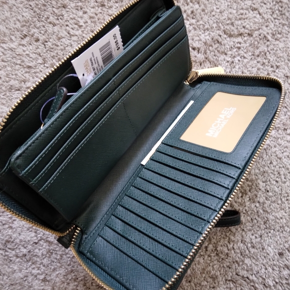 NWT Green Michael Kors Wristlet - Picture 4 of 8